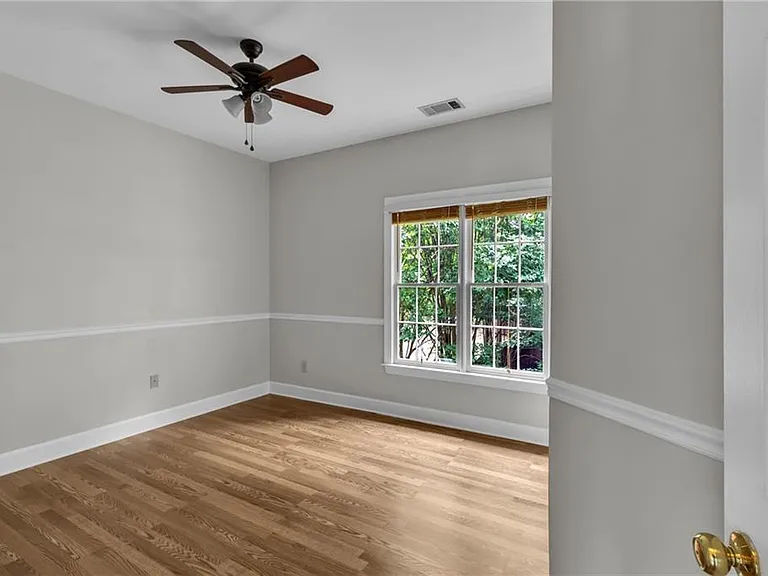 1085 Castle Pointe Ln — Photo 13