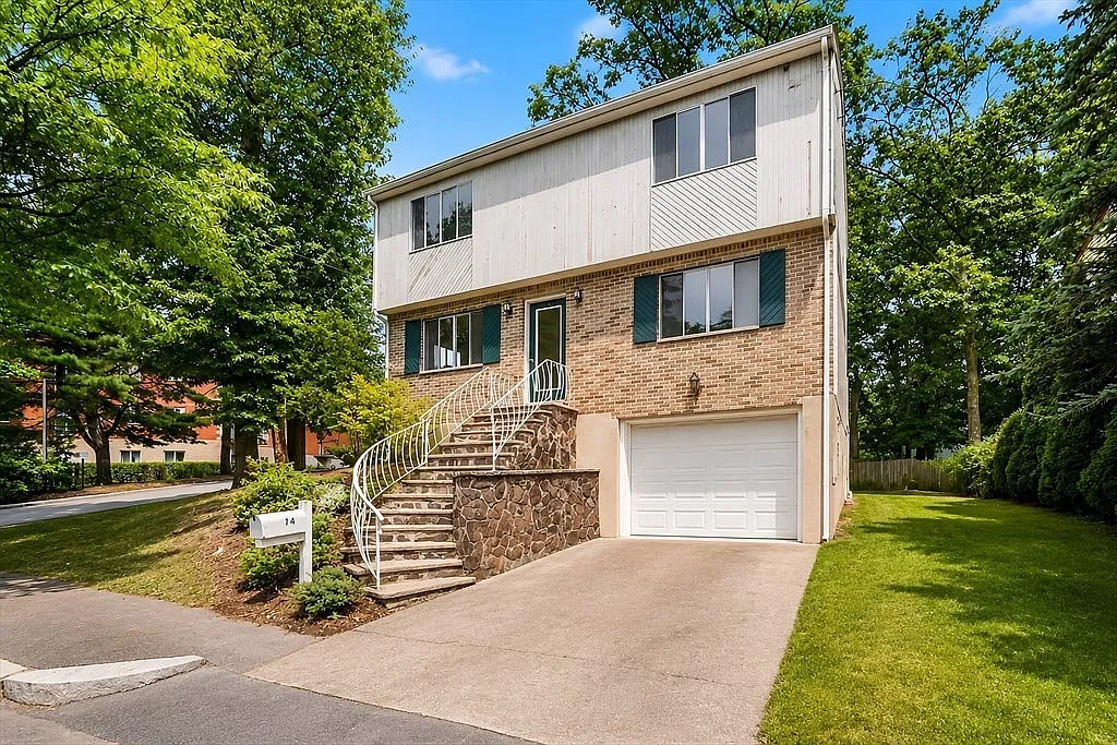 3 bed, 1.5 bath, 1470 sqft, $3,500 — Photo 1