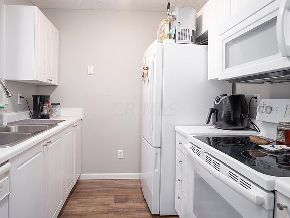 4th image of 4048 Parkcove Dr