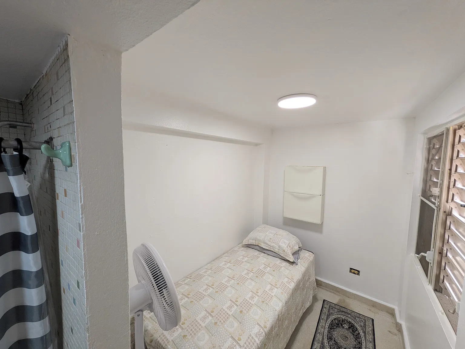 Studio, 100 sqft, $500 — Photo 2