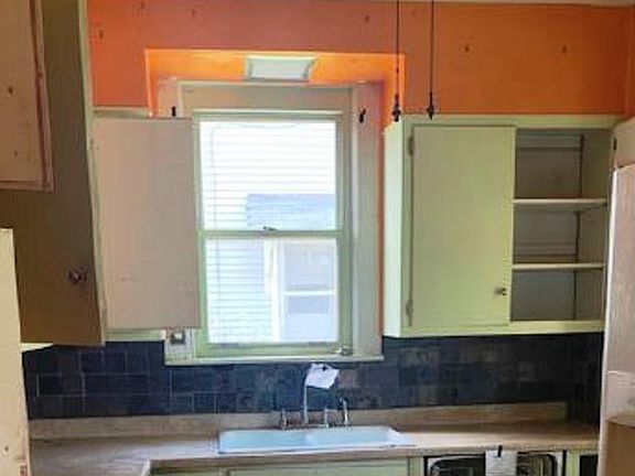 3rd image of 649 Locust Ave