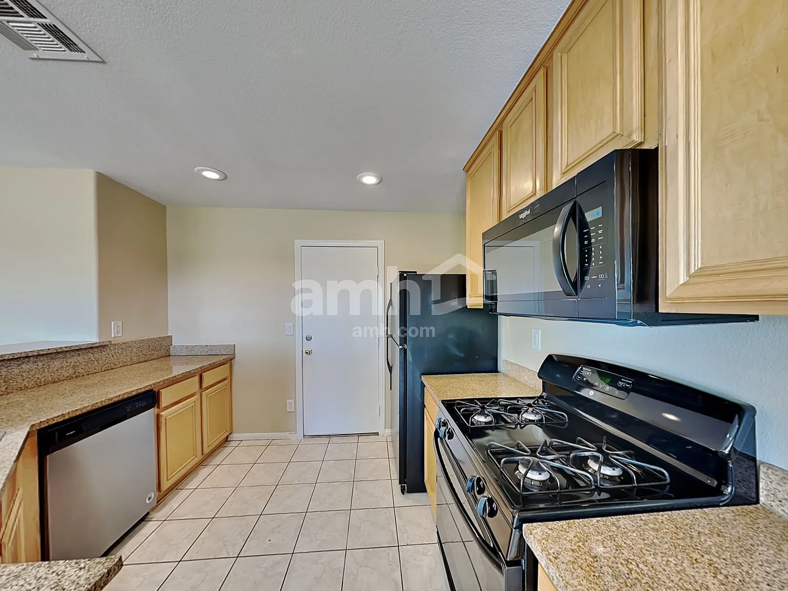 4 bed, 2.5 bath, 2543 sqft, $2,555 — Photo 3