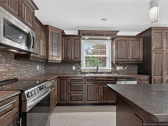 4th image of 302 Lady Russell St