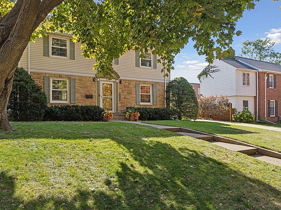 3rd image of 1924 Pinehurst Ave