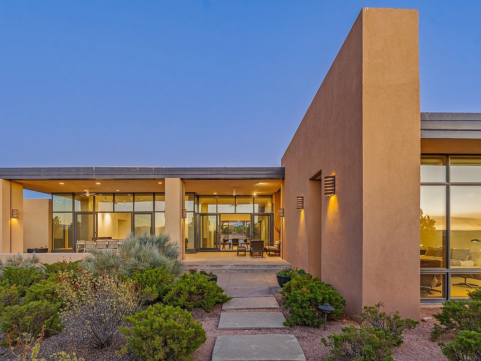 1st image of 26 Bishops Dome Rd