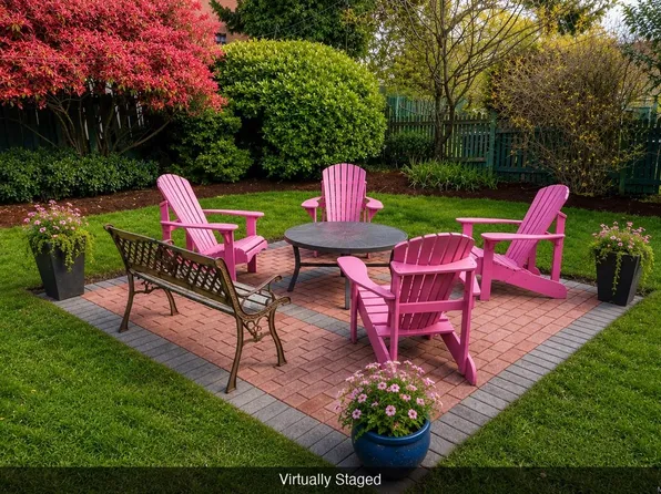 1044 Wollaston St, Esquimalt, BC V9A 5B4