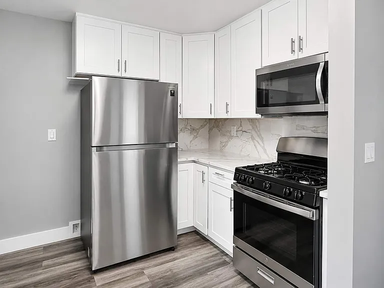 9327 NE Glisan St #1 — Photo 8