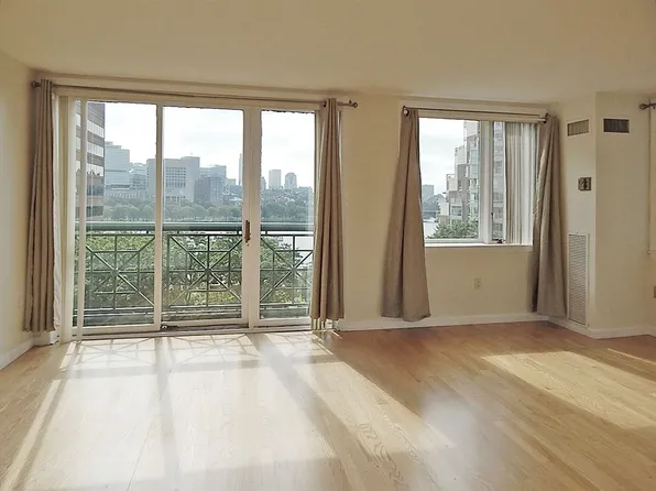 10 Rogers St APT 702, Cambridge, MA 02142