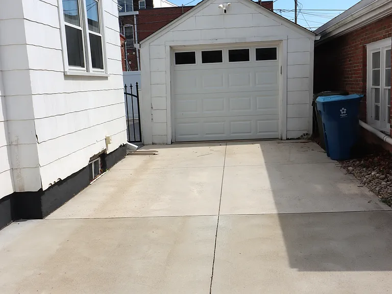 120 S Court St — Photo 48