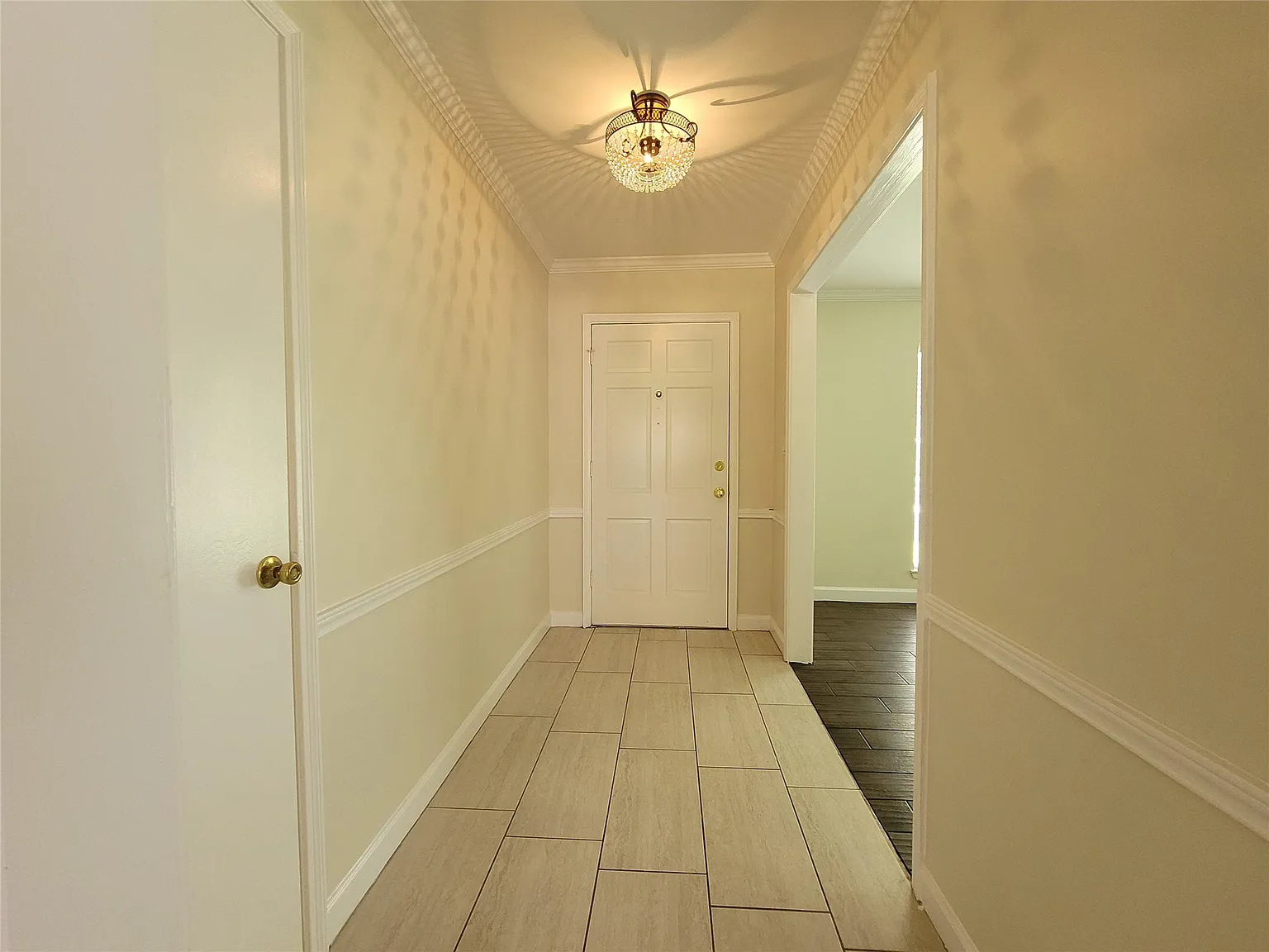 3 bed, 2.0 bath, 1717 sqft, $2,200 — Photo 3
