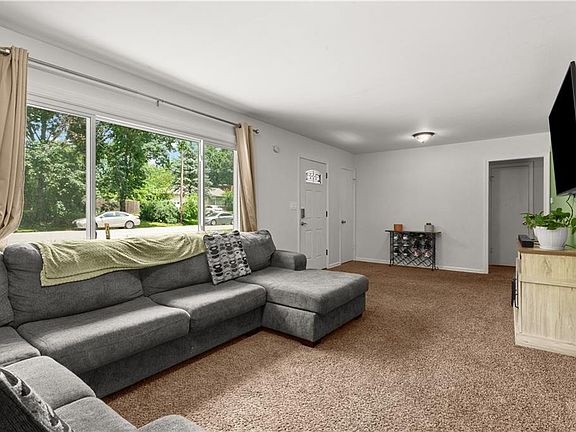 2nd image of 2522 Queen Ridge Dr