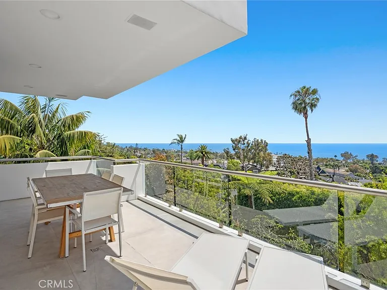 1061 Skyline Dr — Photo 26