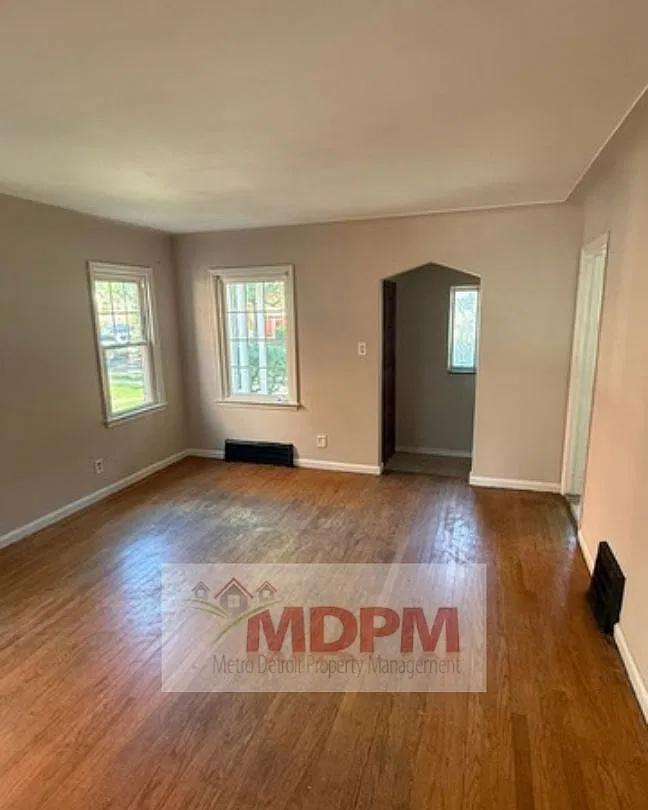 3 bed, 1045 sqft, $1,150 — Photo 1