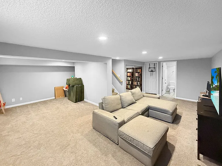 9213 Chicago Ave — Photo 13