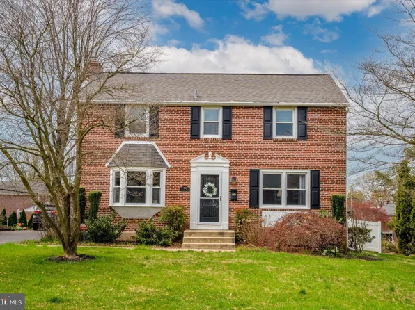 252 Colonial Park Dr, Springfield, PA 19064