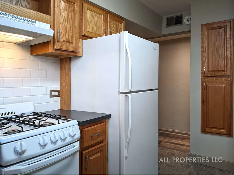 1613 York St — Photo 21