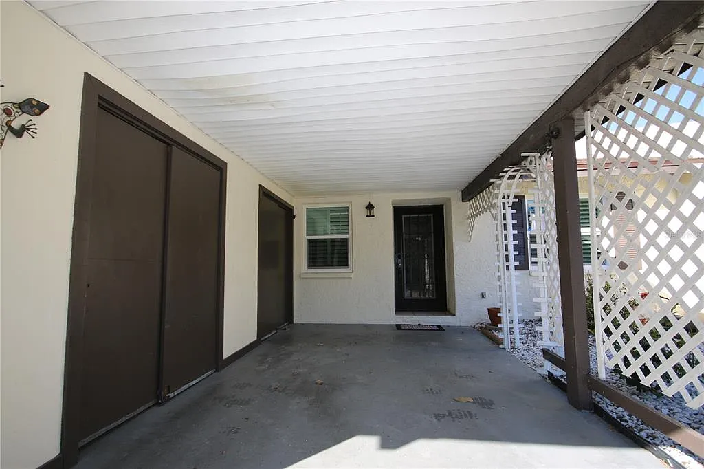2 bed, 2.0 bath, 935 sqft, $1,750 — Photo 2