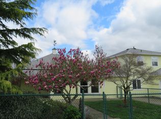 412 N 4th St, Carlton, OR 97111