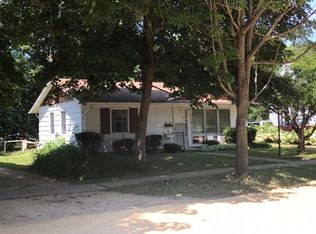 402 S 9th St, Oregon, IL 61061