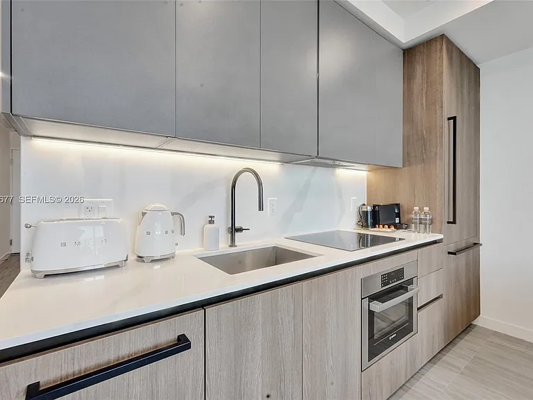580 72nd St #Penthouse 13 — Photo 7