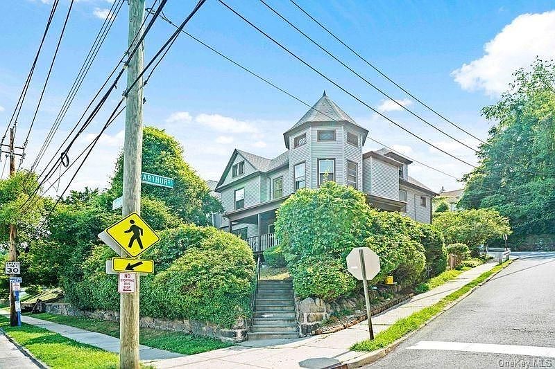 1st image of 712 Warburton Ave