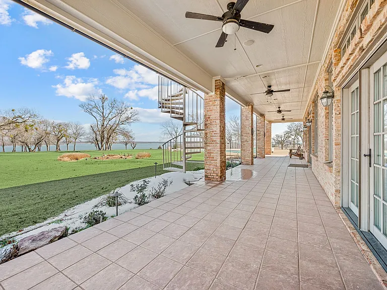 208 Highpoint Cir — Photo 32