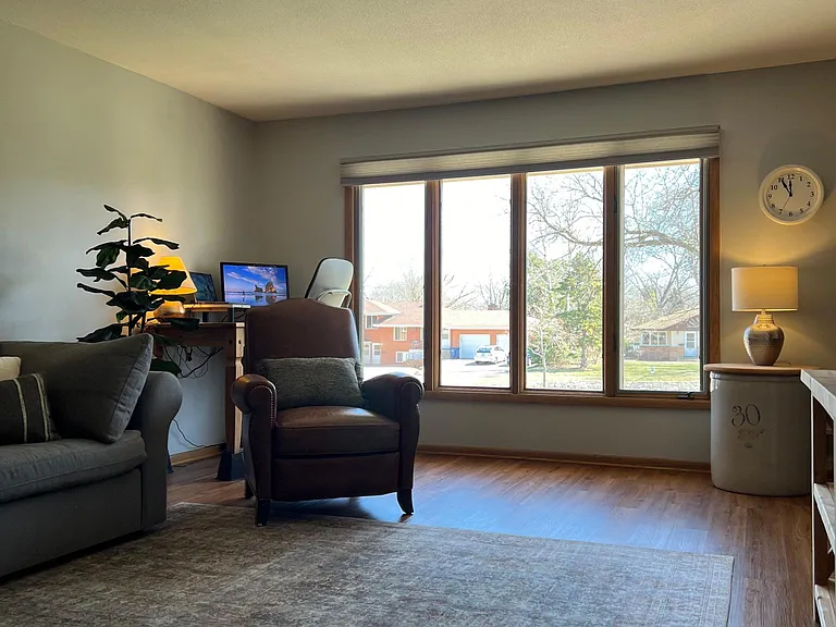 4237 Valley View Rd — Photo 6