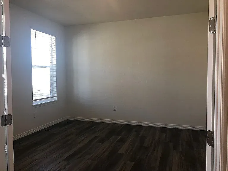 14922 Chicago St — Photo 5