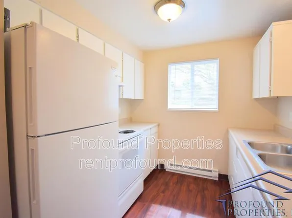 12185 SW Gingham Ln APT B, Beaverton, OR 97008