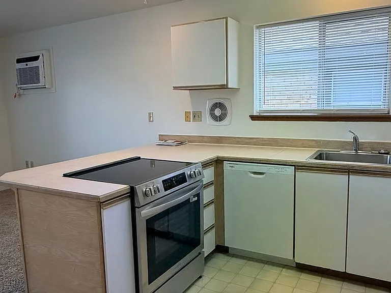 511 Yakima St — Photo 6