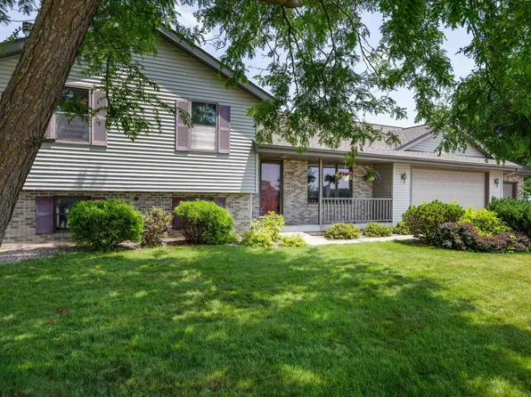 2306 Stonefield Ln, Janesville, WI 53546