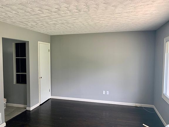 3rd image of 11051 Florence Ave