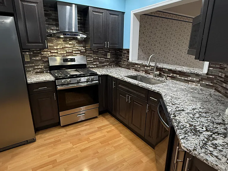 155 Liberty Dr — Photo 6