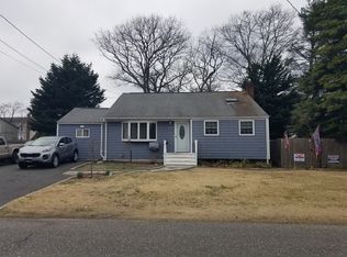 120 Foster Rd, Ronkonkoma, NY 11779