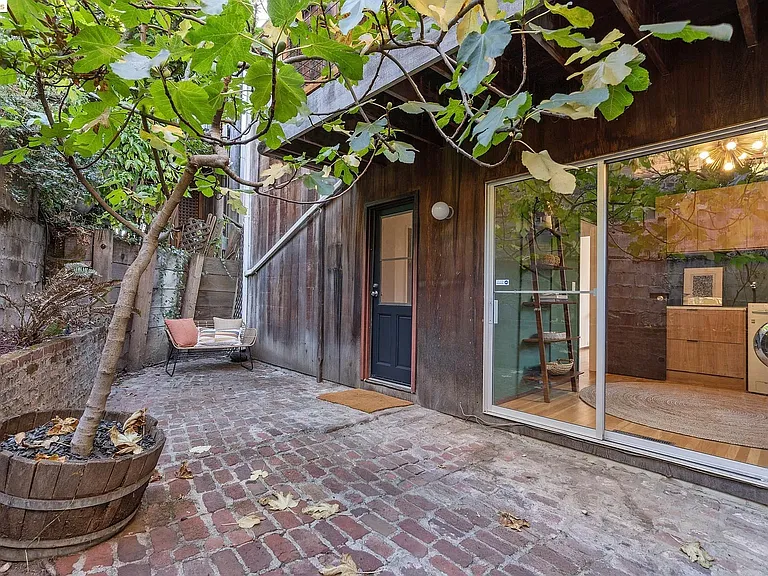 540 Dwight Pl — Photo 38
