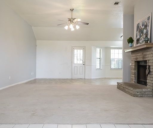 4th image of 924 Whirlaway Dr