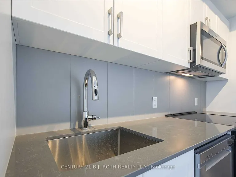 681 Yonge St N #201 — Photo 6