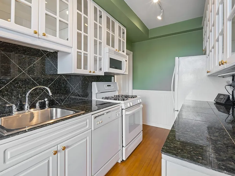 4300 N Marine Dr #602 — Photo 12