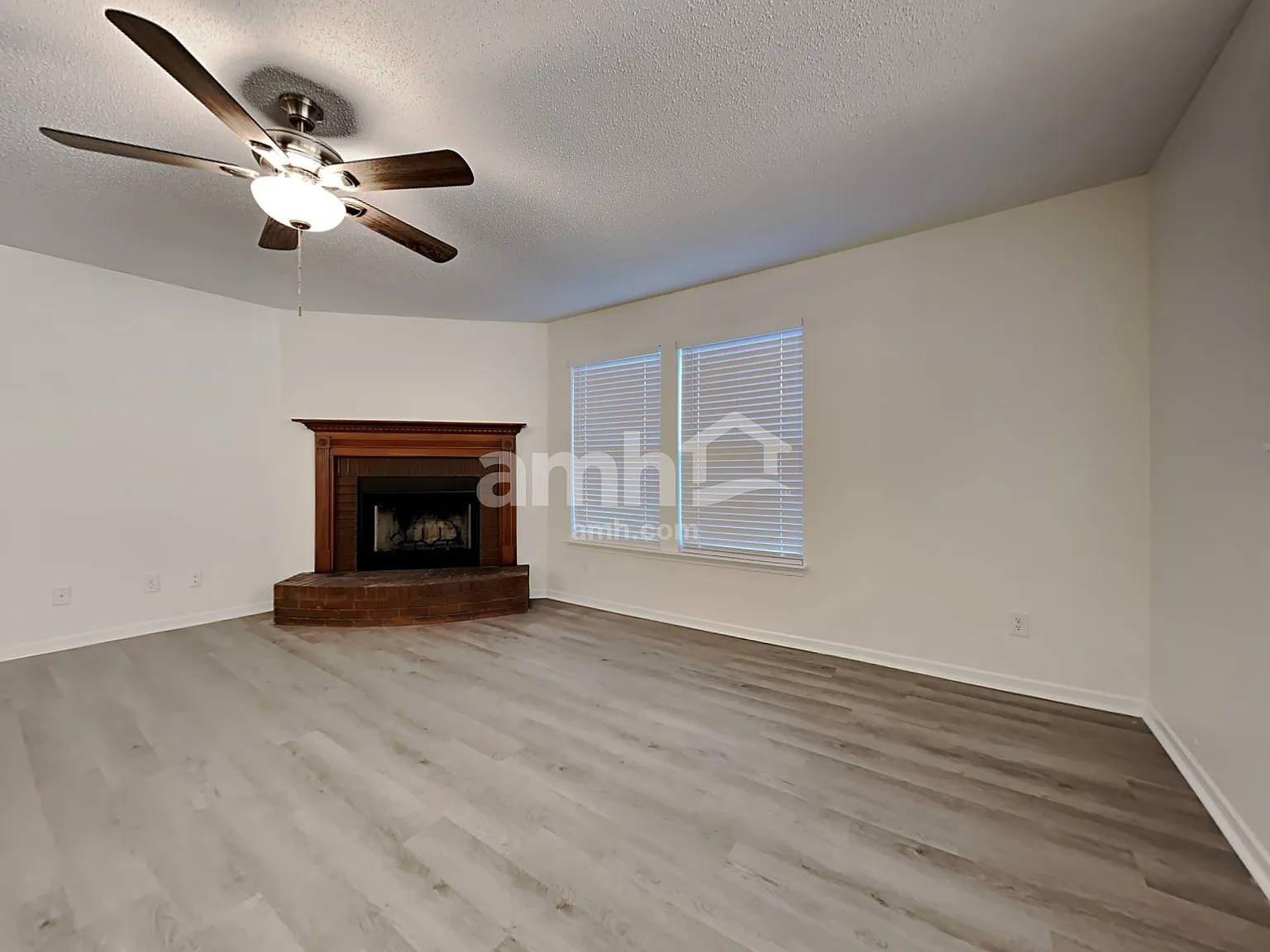 4 bed, 2.5 bath, 2030 sqft, $2,230 — Photo 4