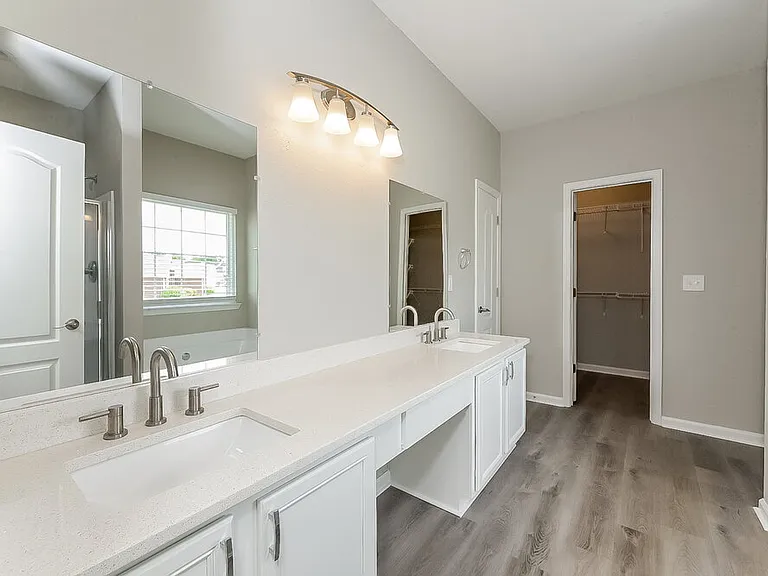 145 Gross Lake Pkwy — Photo 11