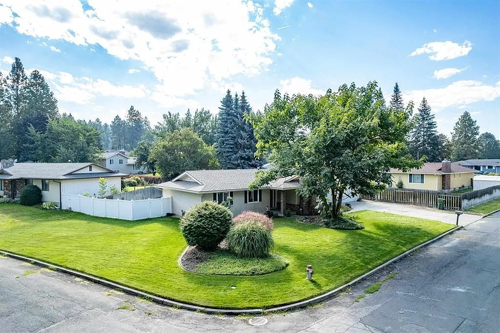 Building Photo - 9728 N Woodridge Dr