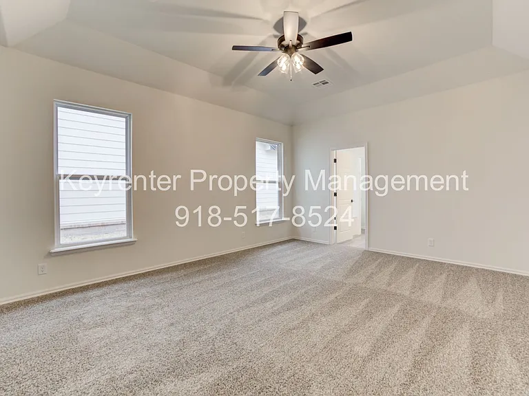 706 W 54th St — Photo 15