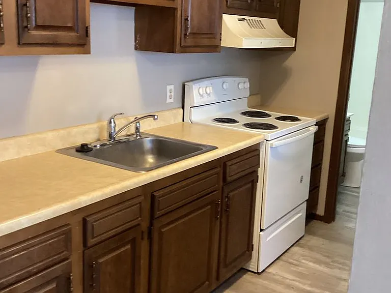 York Villa Apartments — Photo 12