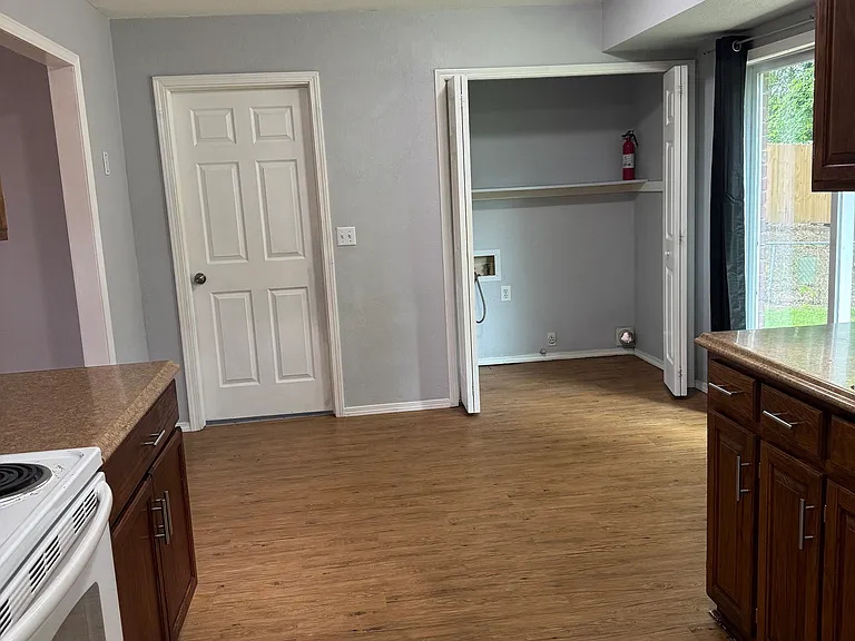 1230 S Sherman Ave — Photo 4