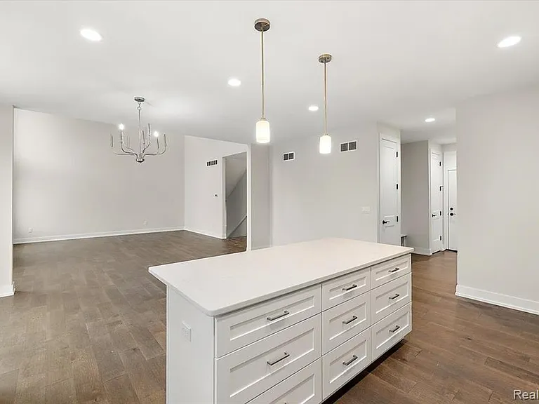 2921 Walsh Dr — Photo 19