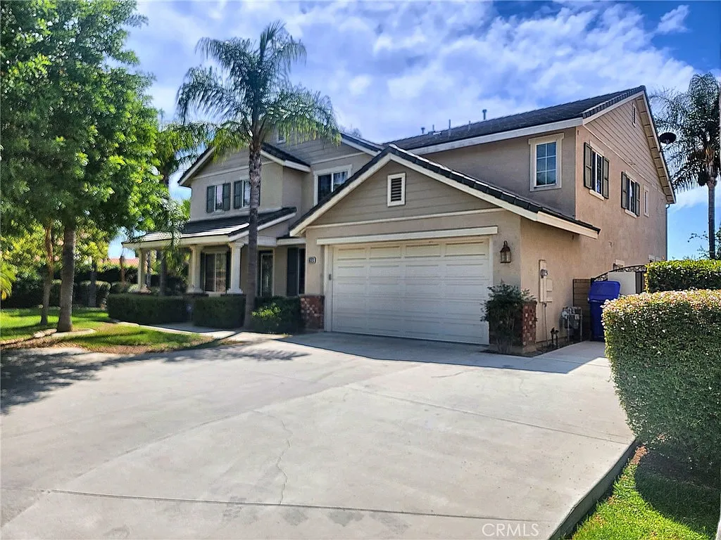 6 bed, 4.5 bath, 3654 sqft, $5,600 — Photo 2