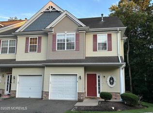 72 Oxford Ct, Englishtown, NJ 07726