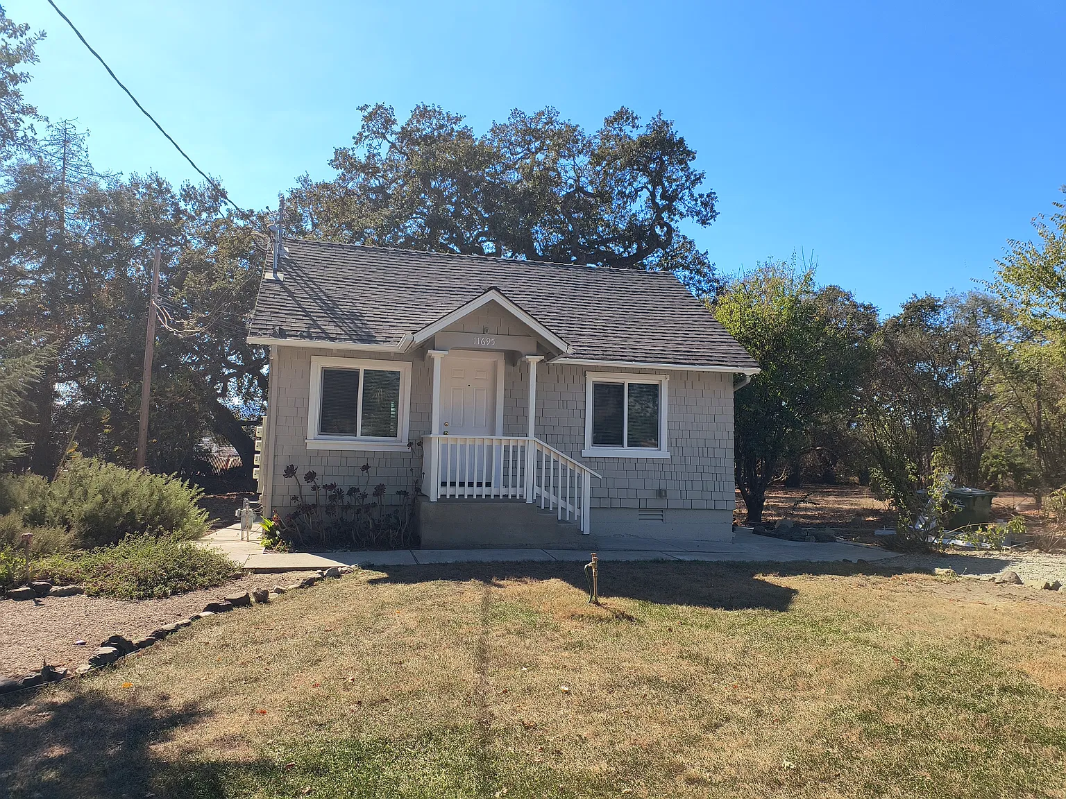 1 bed, 698 sqft, $2,950 — Photo 3
