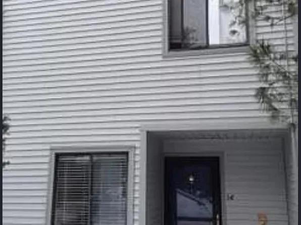 5 Staunton Ct #E, Farmington, CT 06032