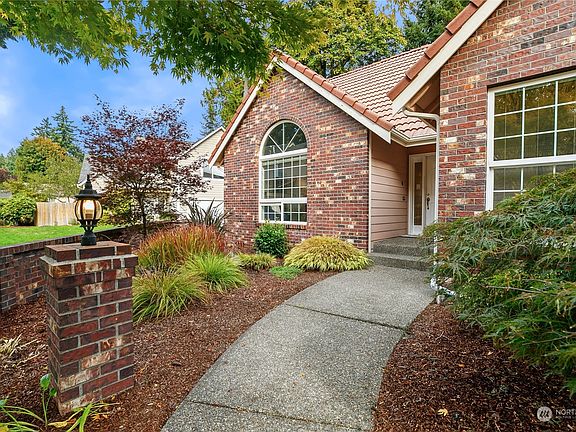 3rd image of 4008 Michelle Court SE